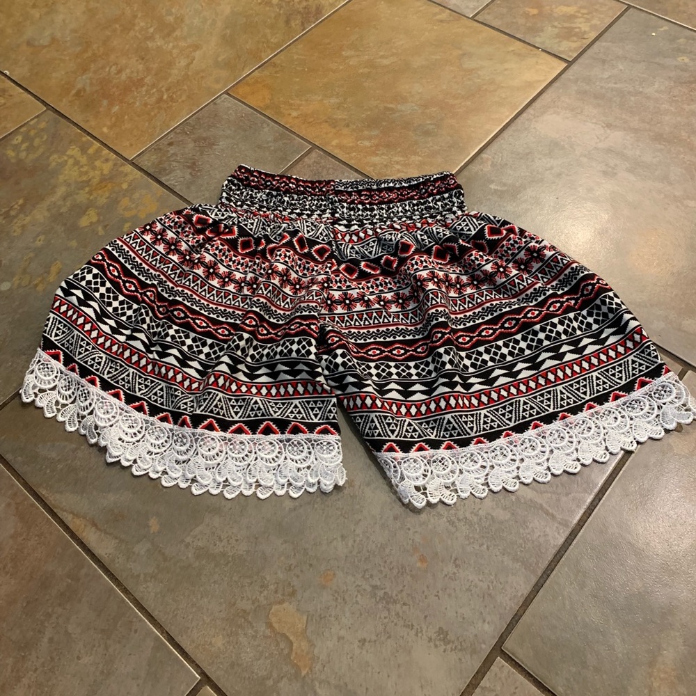 Womens XS/S Tribal Print Flowy Shorts w/ Lace